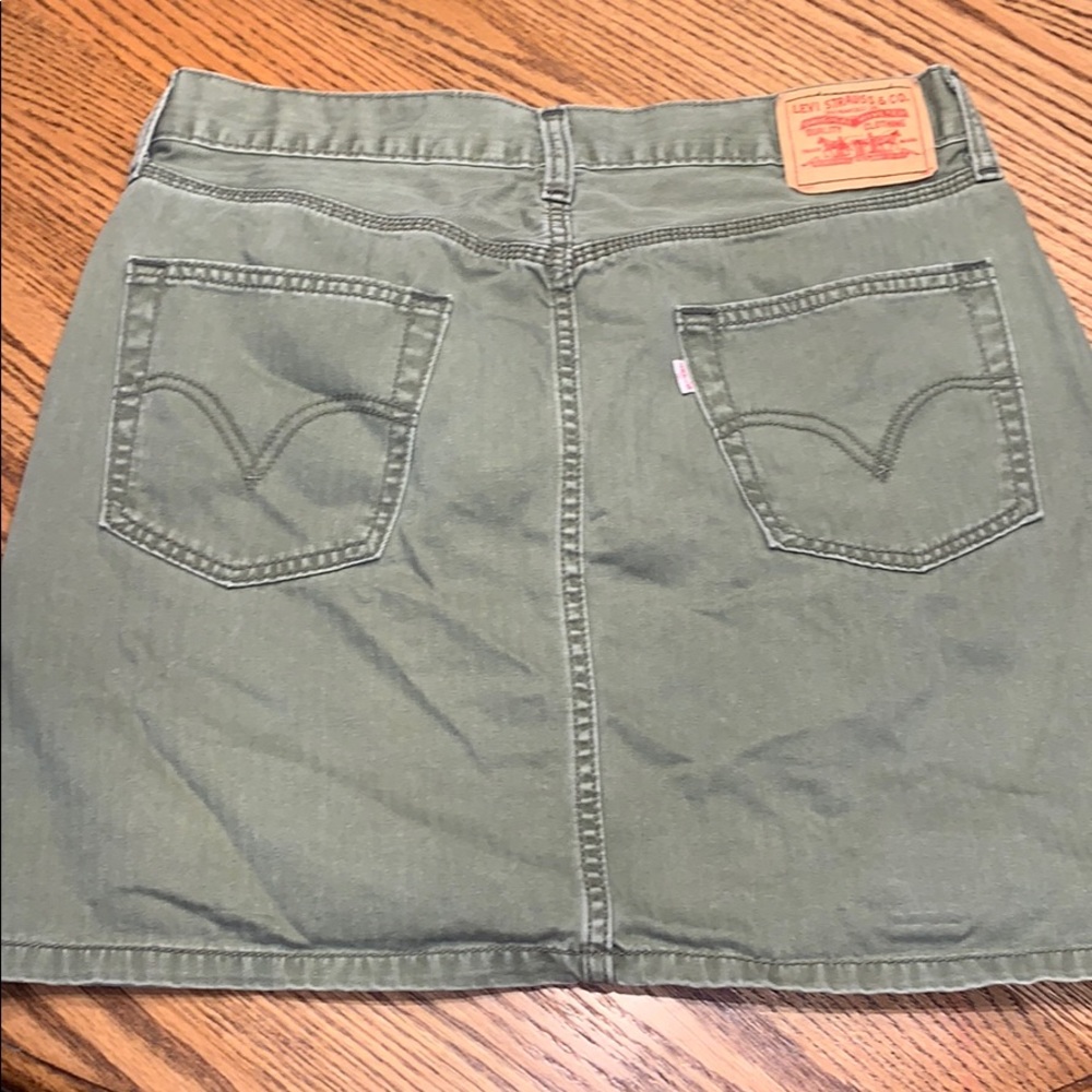 🟢LEVI’S olive green shirt!🟢